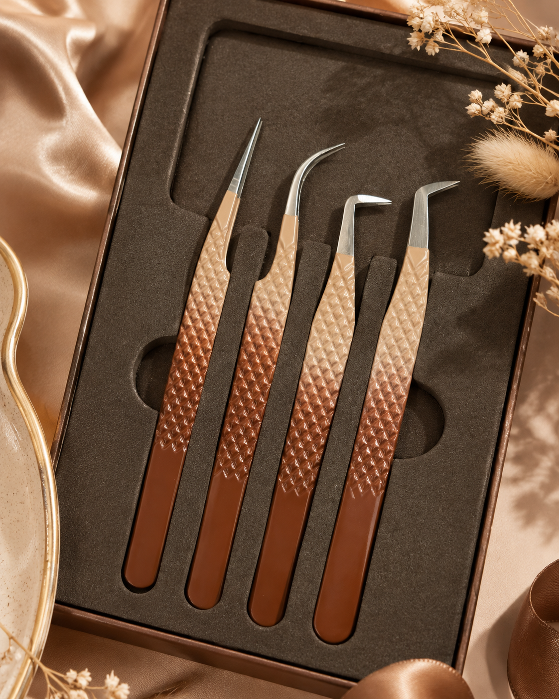 Glazed Cinnamon Bun Lash Tweezer Set | Set Profesional de 4 Pinzas para Extensiones
