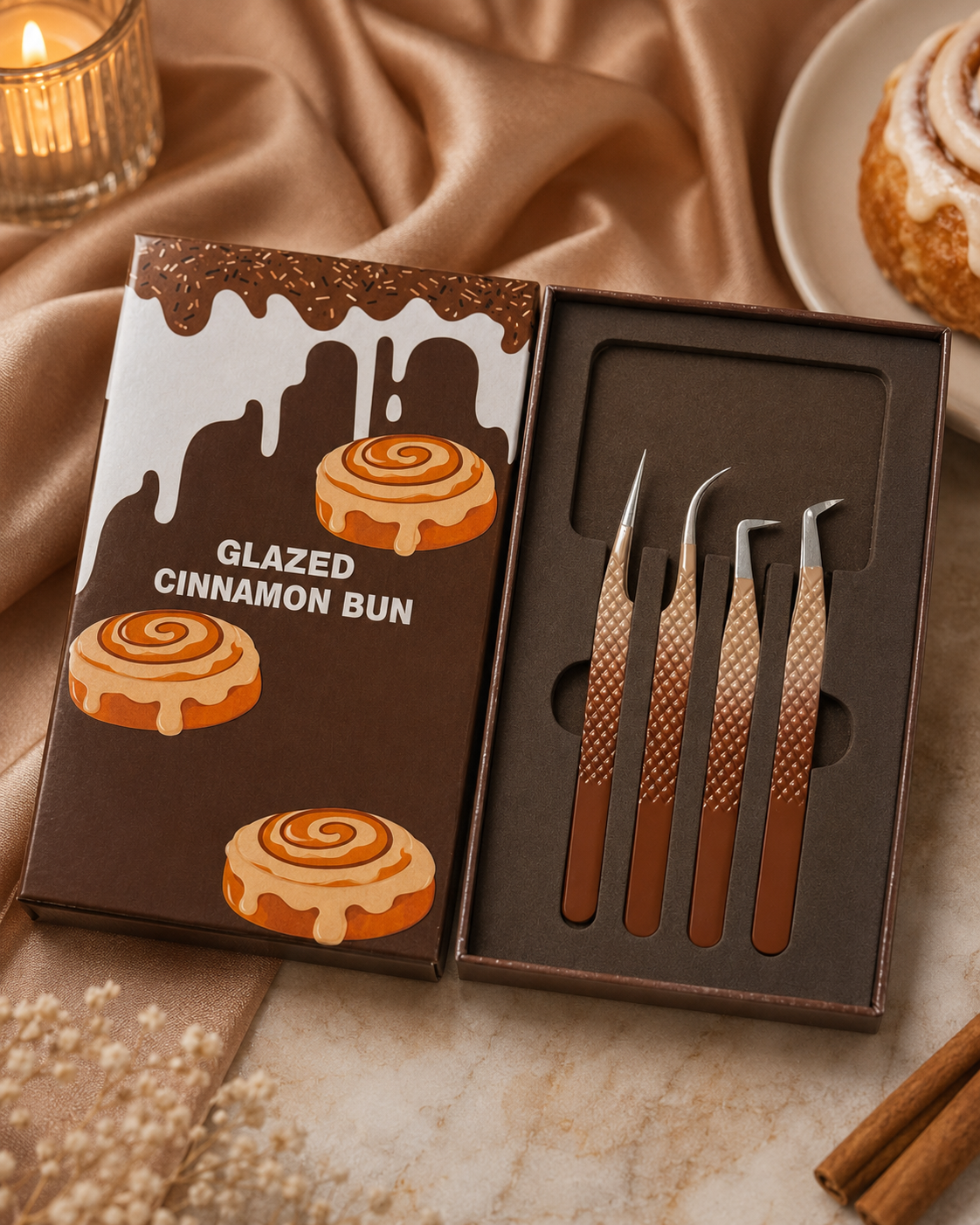 Glazed Cinnamon Bun Lash Tweezer Set | Set Profesional de 4 Pinzas para Extensiones